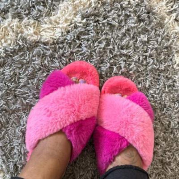 Girls' Brooklyn Crossband Fur Slippers - Cat & Jack™ - Picture 3 of 9